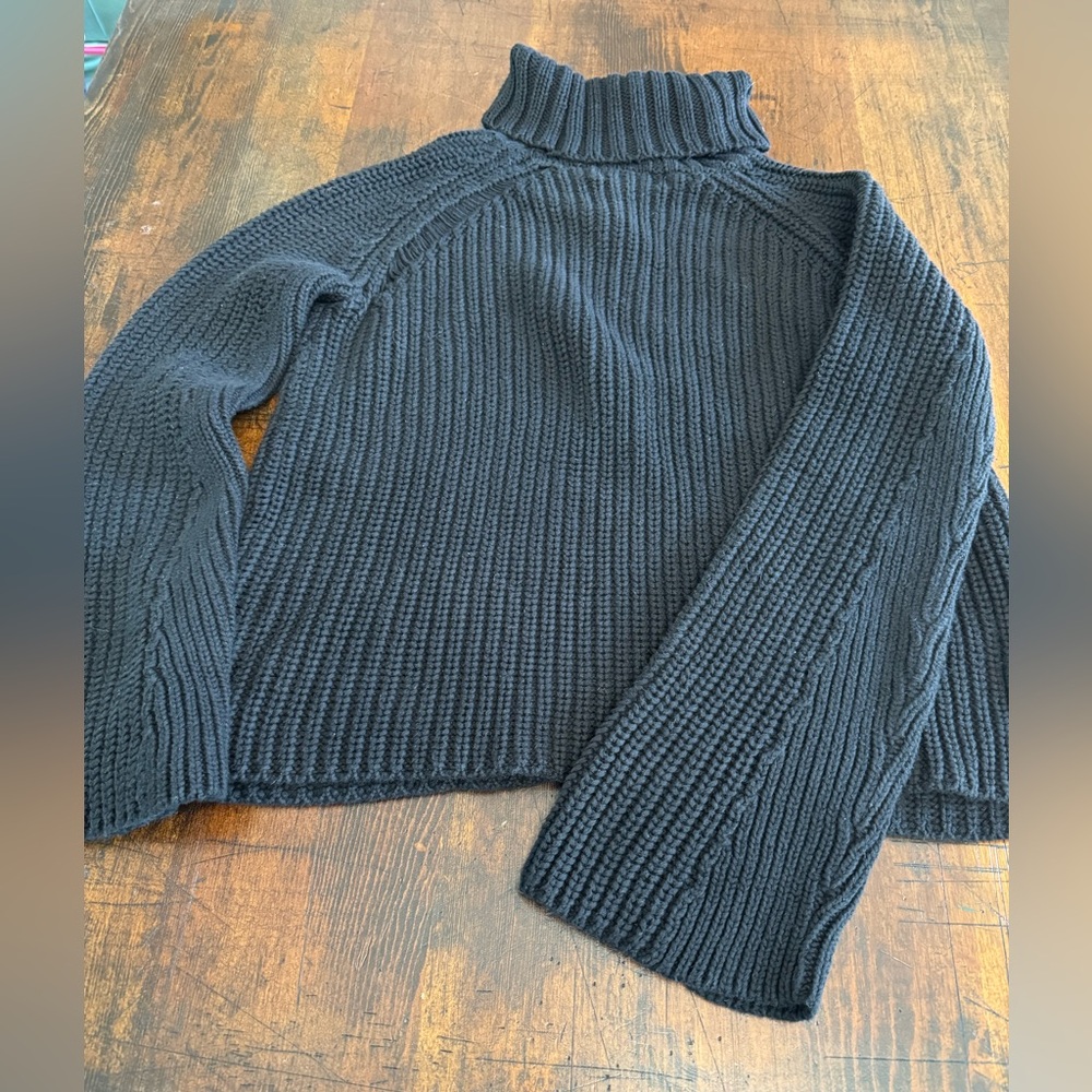 GIRL’S BLACK COTTON KNIT TURTLENECK SWEATER W/ FLARED SLEEVES (Retail $101-$125)